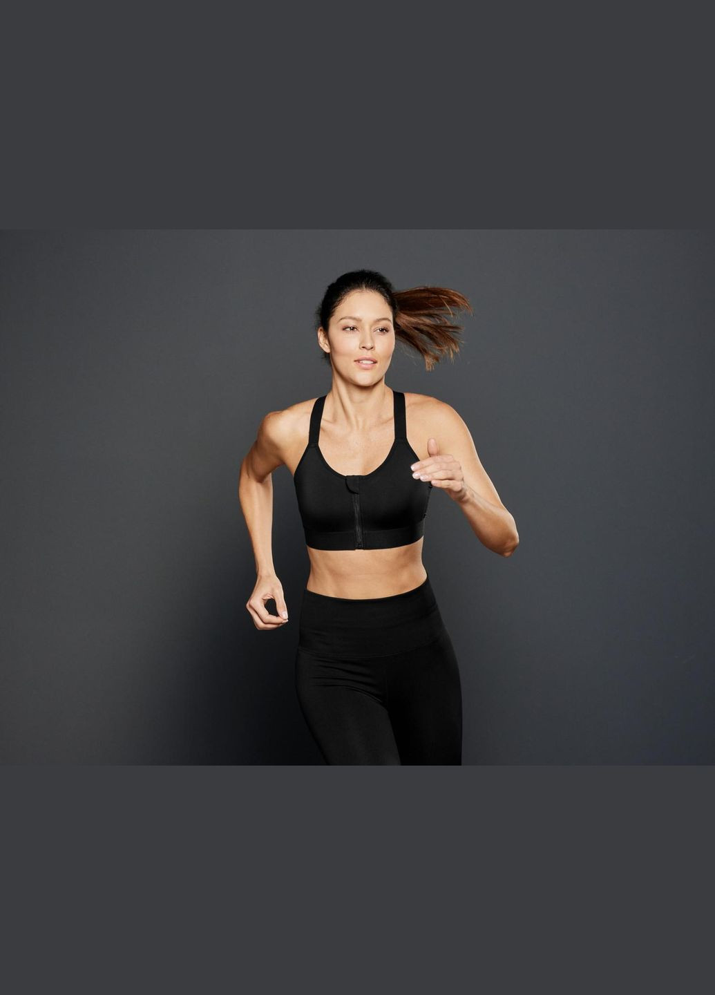 Спортивний топ з ущільненими чашками для жінки LYCRA® 457544 чорний Crivit (325609074)