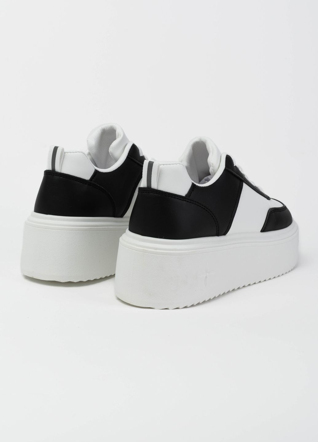 Чорні кеди жіночі 224-861 білі 345849 Power