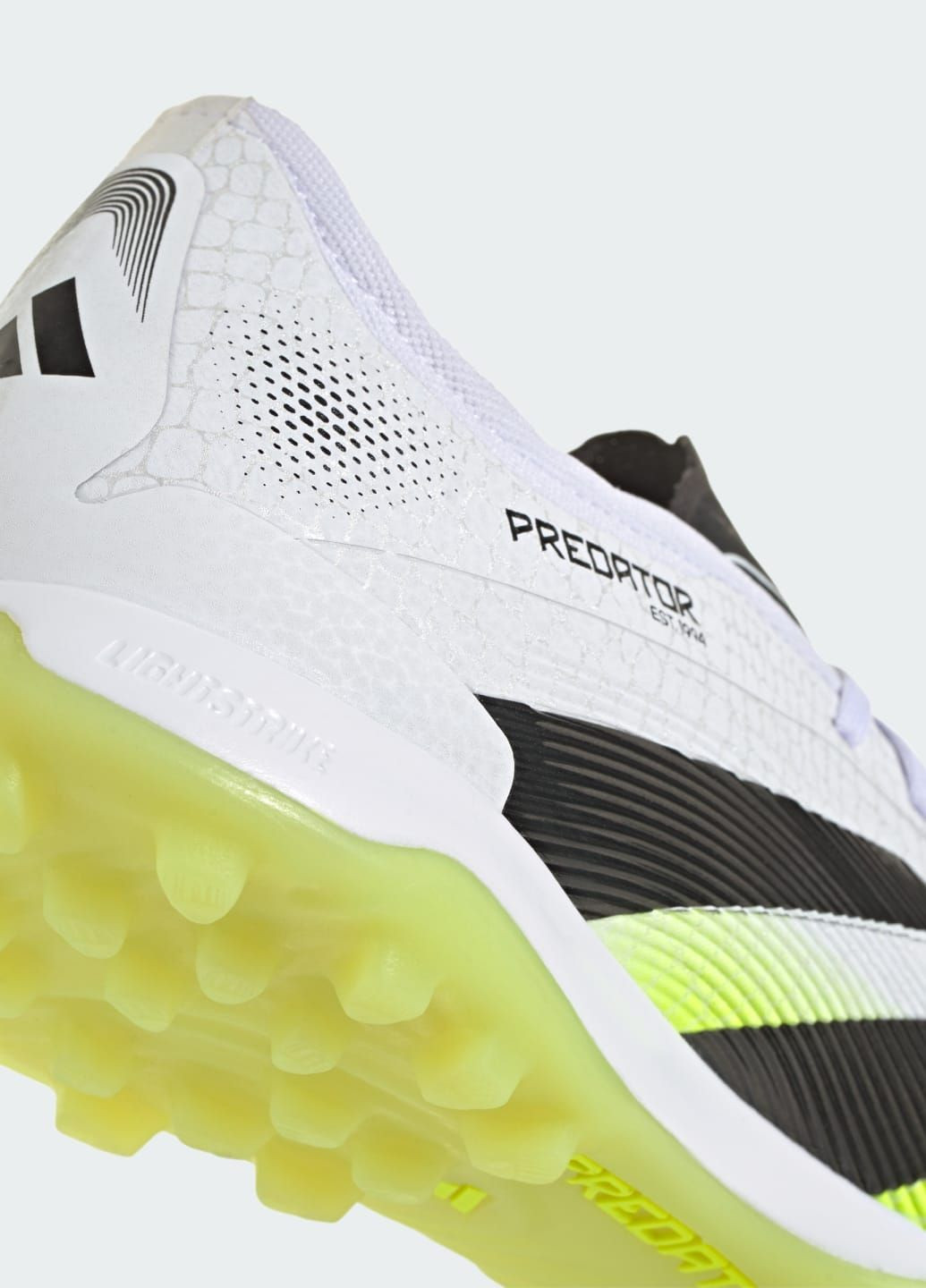 Білі літні бутси predator pro turf adidas