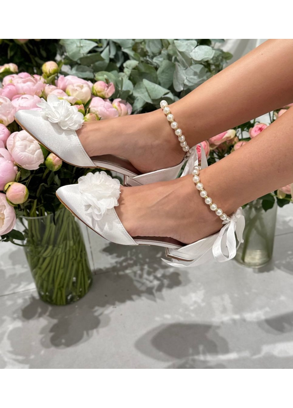 Жіночі жіночі балетки весільні атласні з брошкою квітка (знімається) - б-0002-5 | білі однотонні брошка текстиль (356117110)