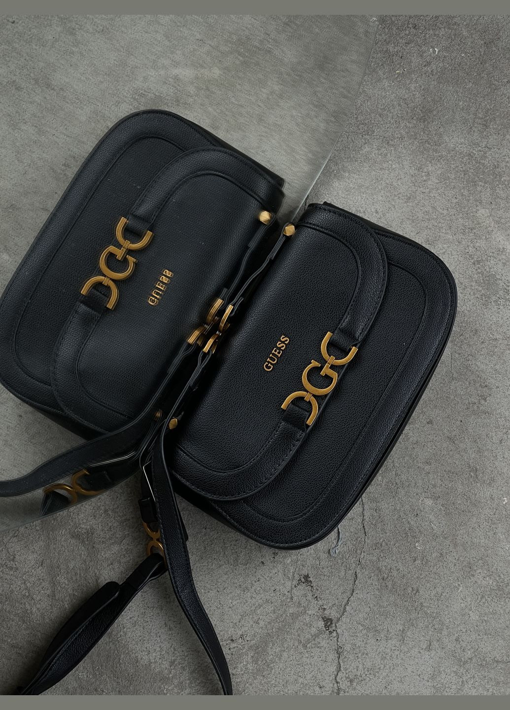 Сумка чорний крос боді через плечо Guess Крос-боді (322871608)