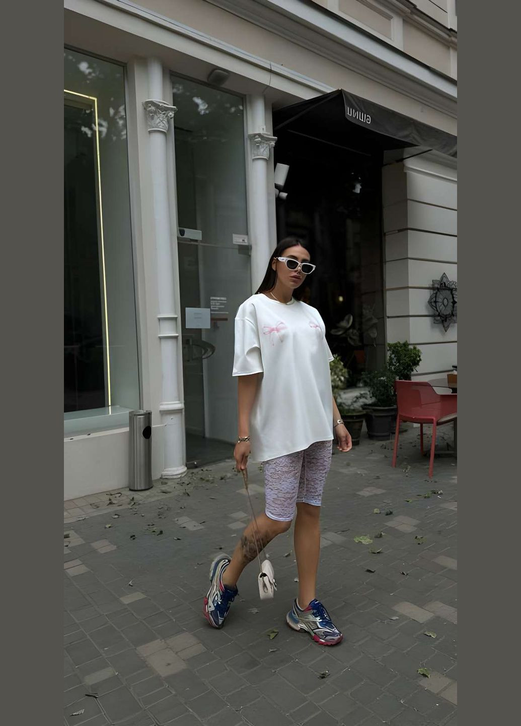 Женская качественная белая хлопковая футболка с принтом на груди. Україна - (339402821)