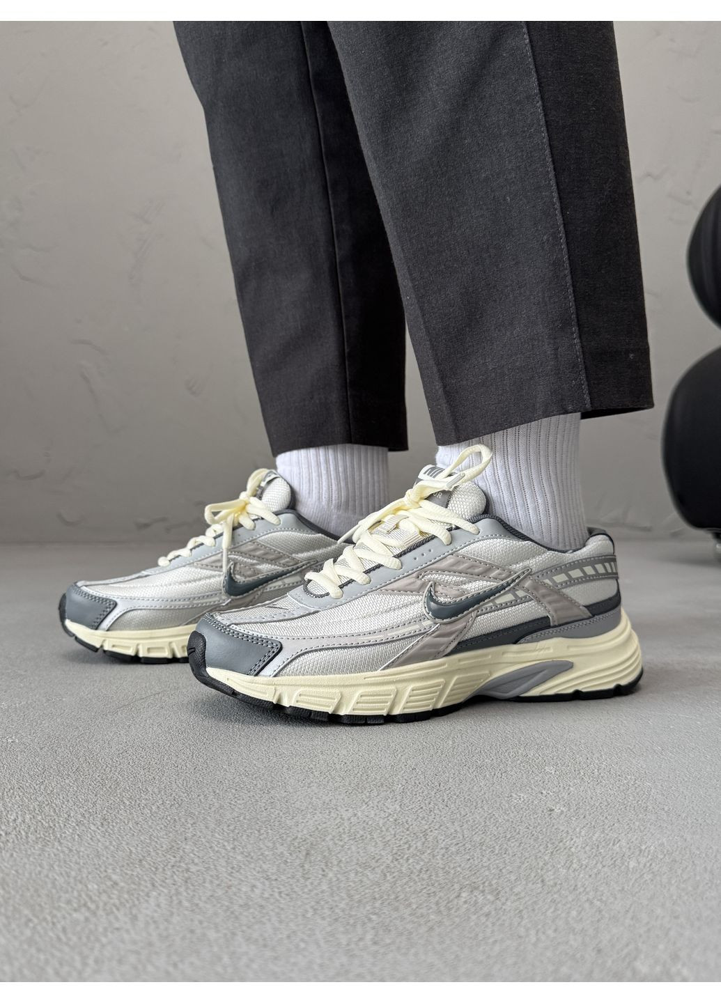 Серые демисезонные кроссовки мужские nike initiator beige / grey найк инитатор No Brand
