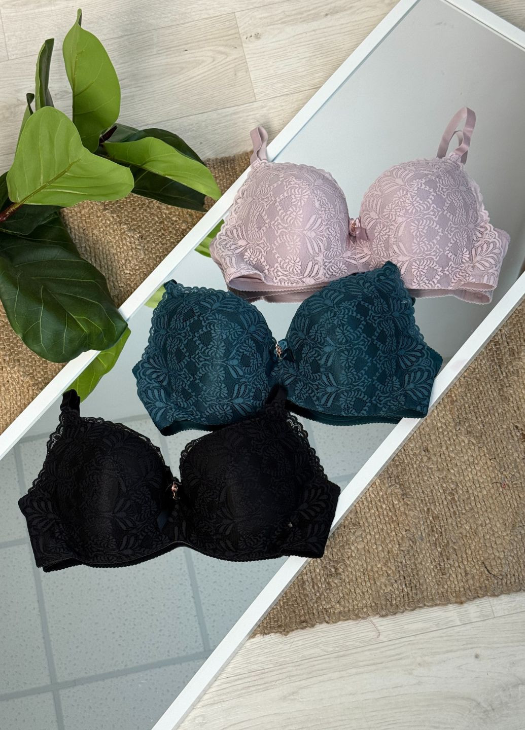 Пудровий ажурни бюстгальтер на кісточці колекції "делія" VIDCHUY