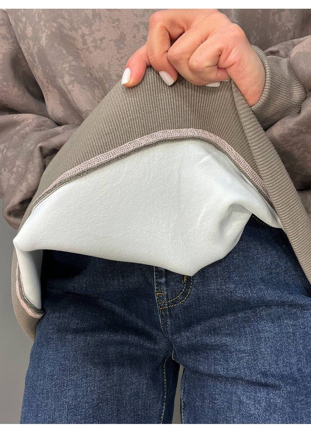 Темно-коричневый свитшот женский joy one 1732 удлиненный оверсайз вареный тай-дай с надписью doneles one size (316111377)