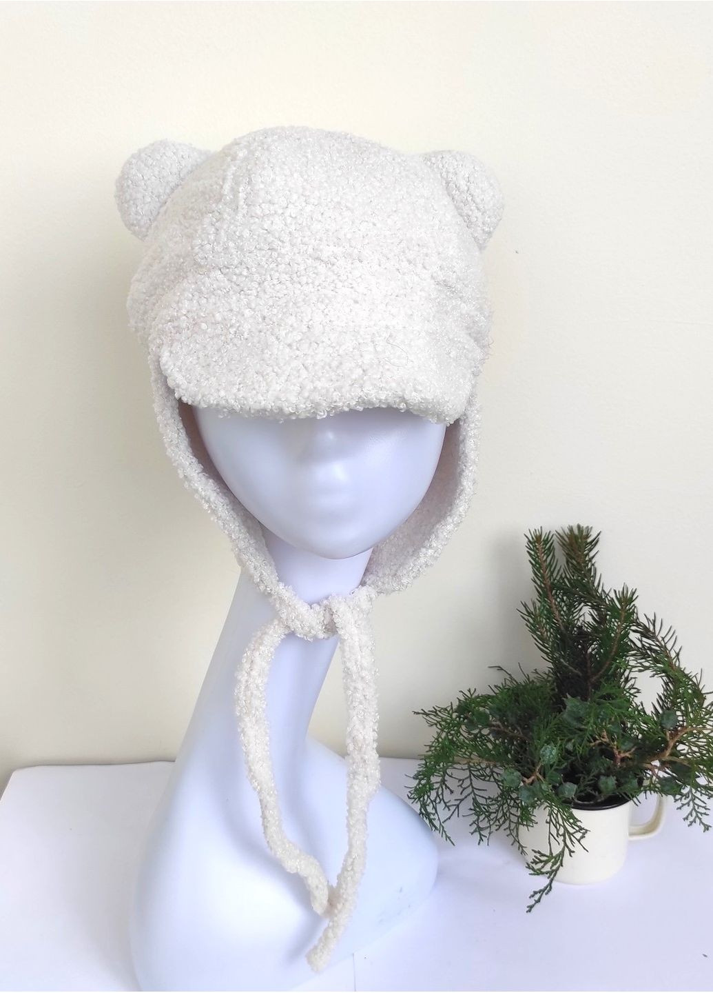 Зимова Жіноча Шапка Вушками Тедді Біла Теплий та Стильний Капор на Зав'язках No Brand зимова шапка з вушками (361969979)
