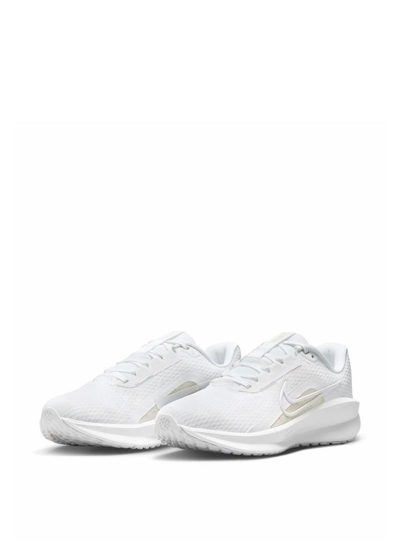 Белые всесезонные кроссовки Nike