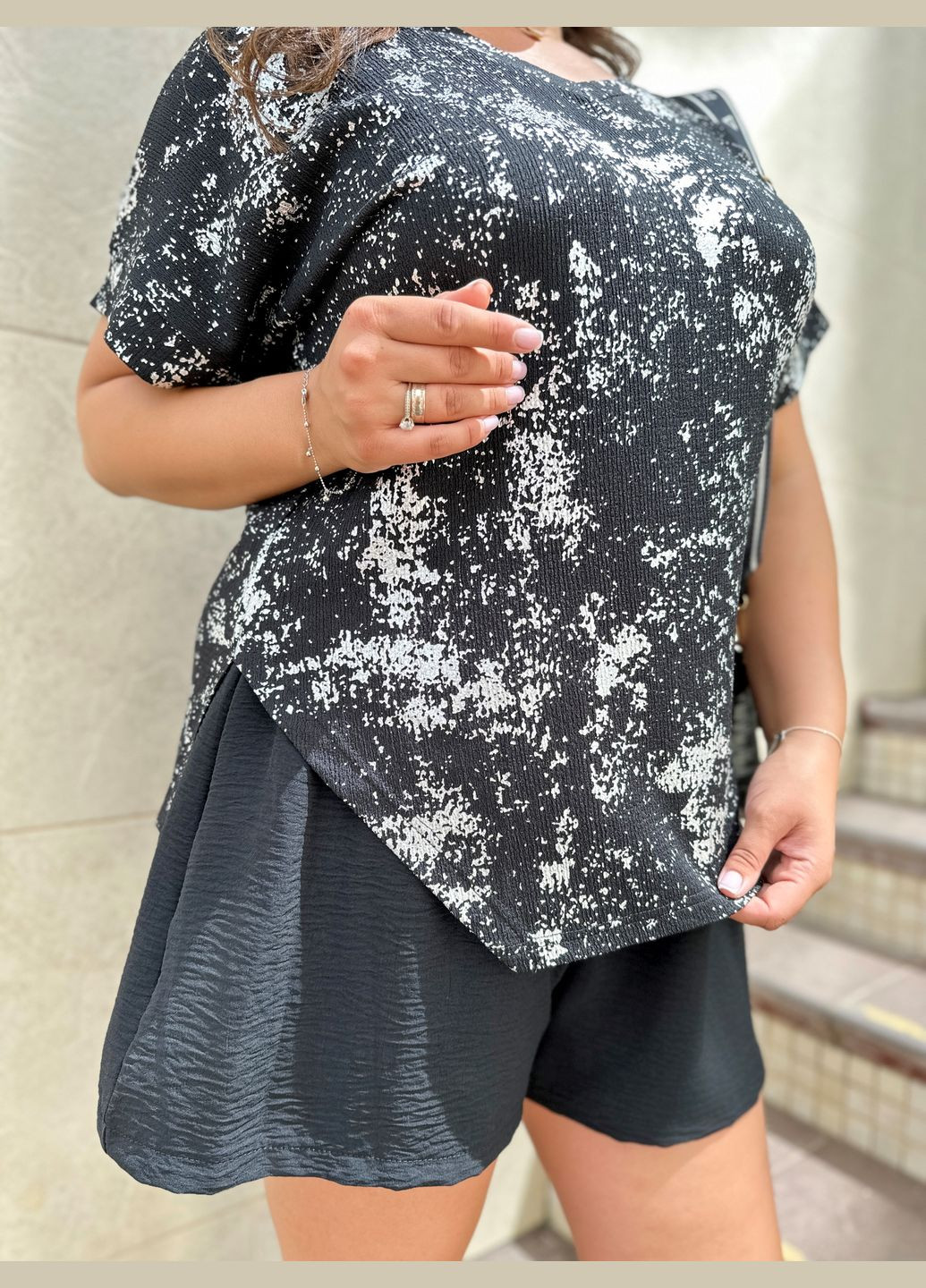 Футболка з вирізом No Brand - (298075581)