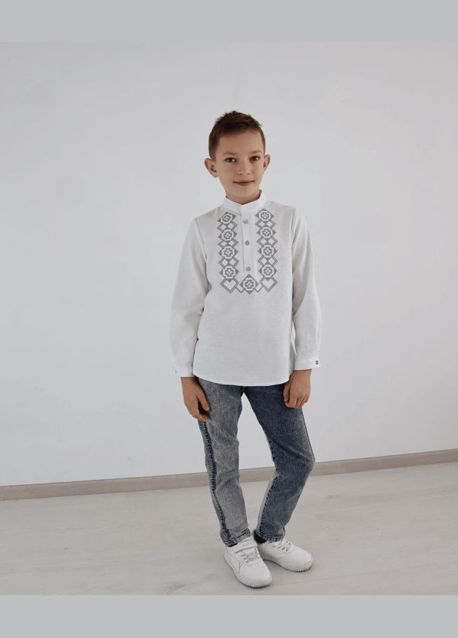 Белая рубашка вышитая для мальчика остин серыми нитями узор орнамент вискоза, лен (329058219)