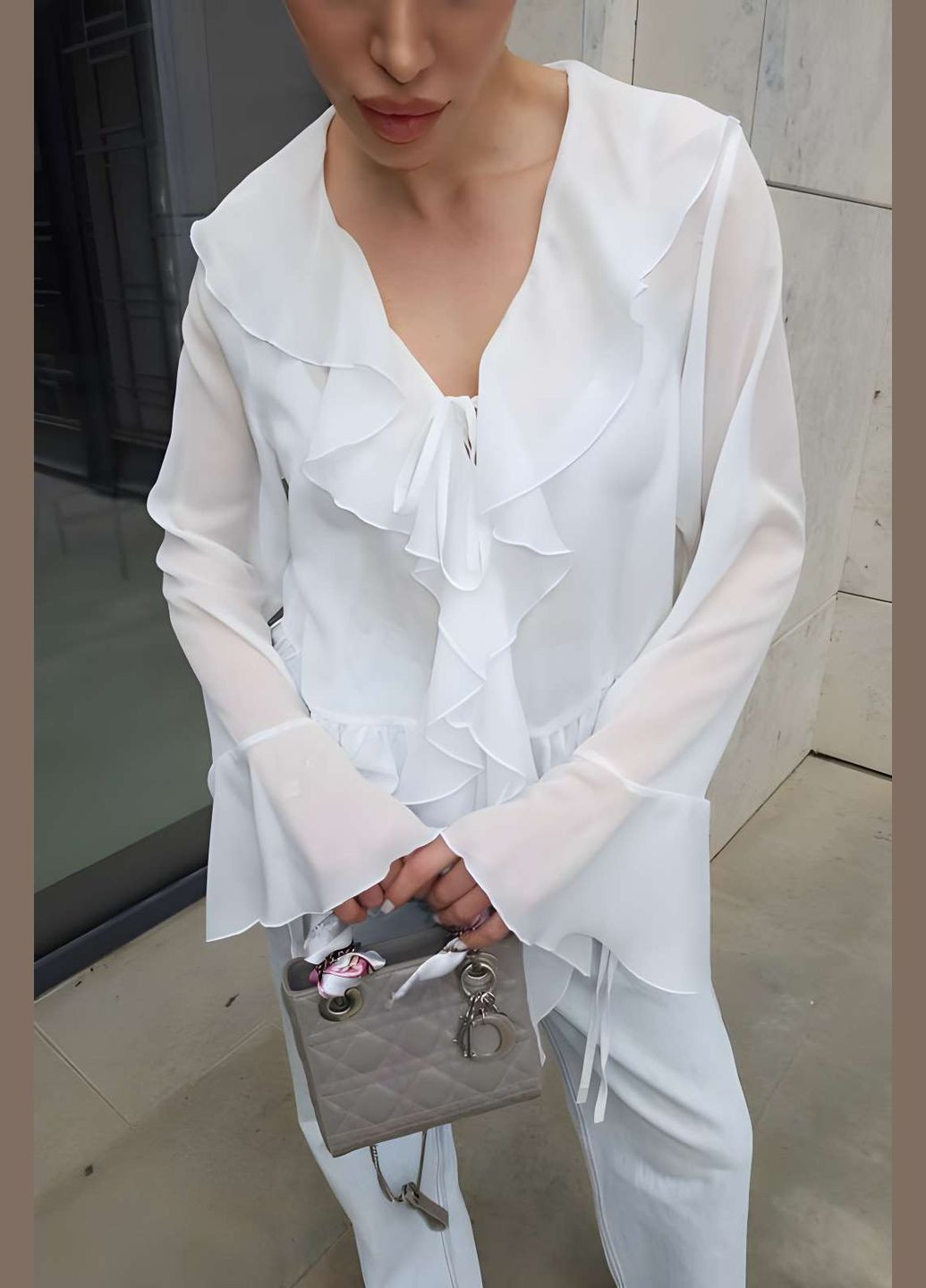 Біла жіноча вишукана рожева напівпрозора шифонова блузка блуза з рюшами з воланами пудрова Jadone Fashion