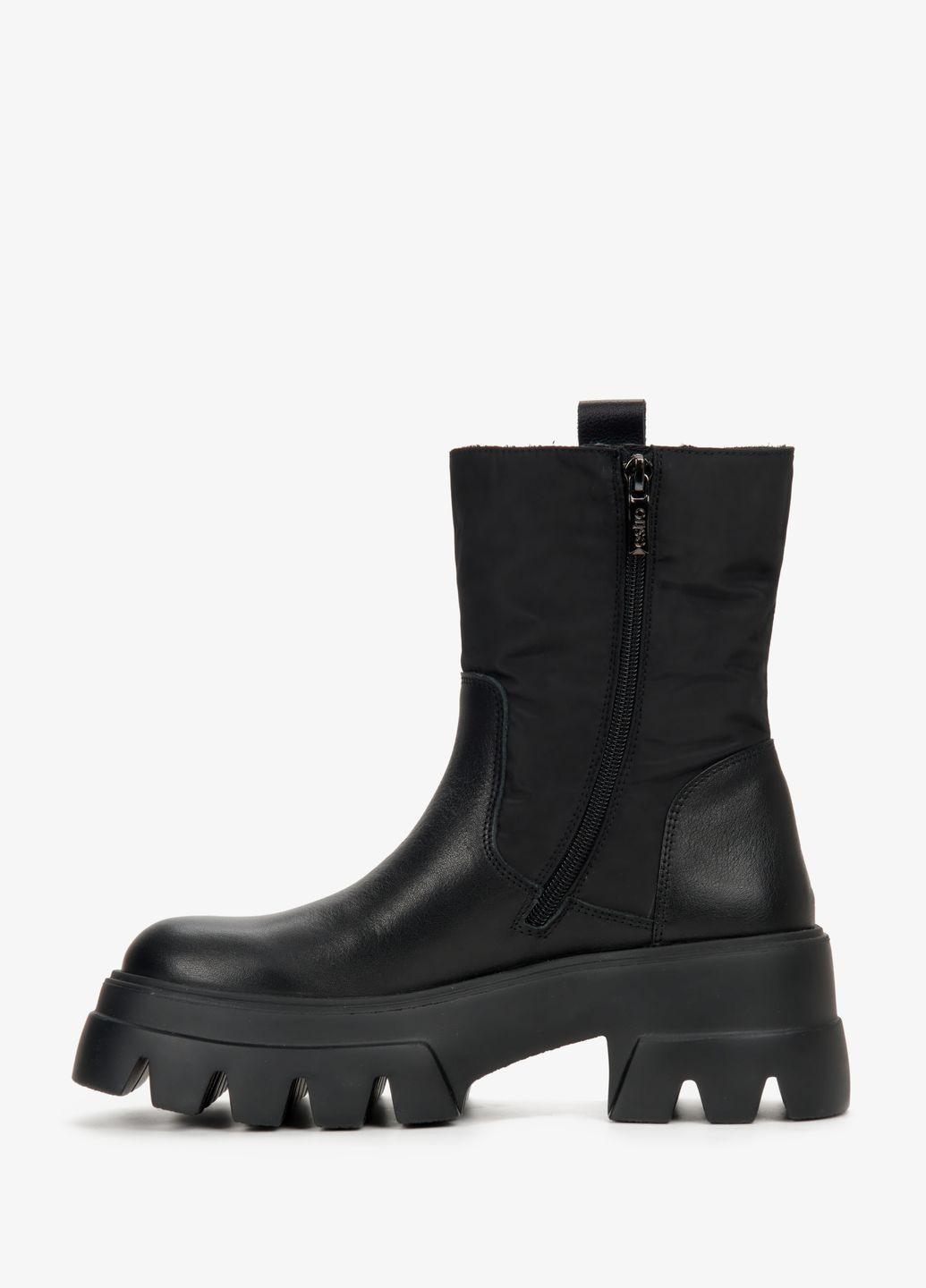 Осенние ботинки, цвет черный Estro