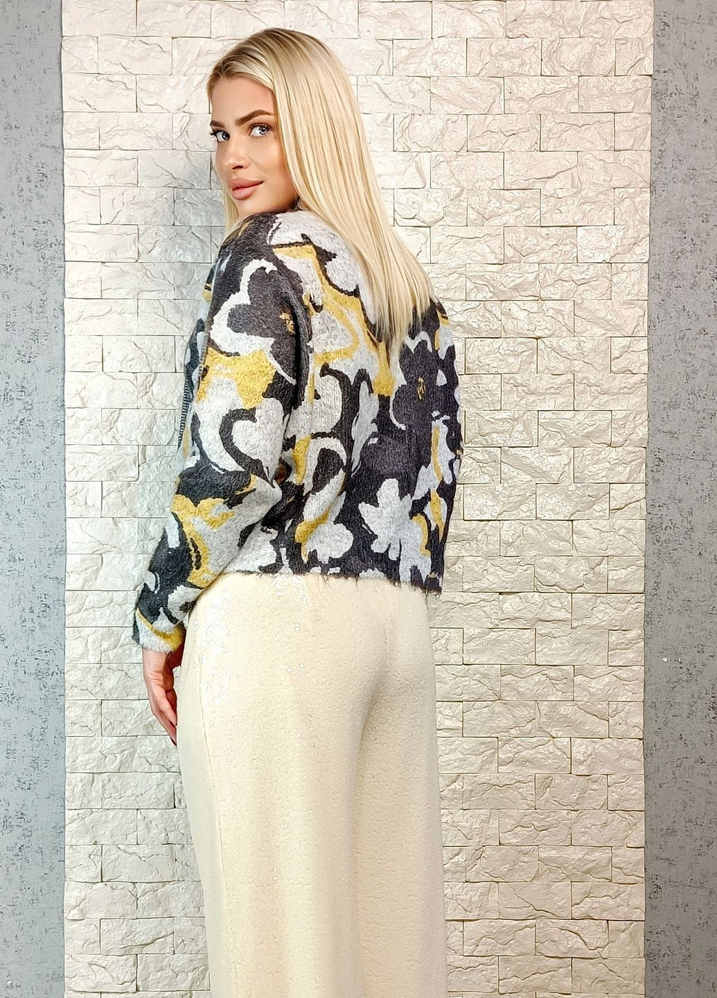 Серый зимний свитер джемпер Chic Link вкорочена зі стразами