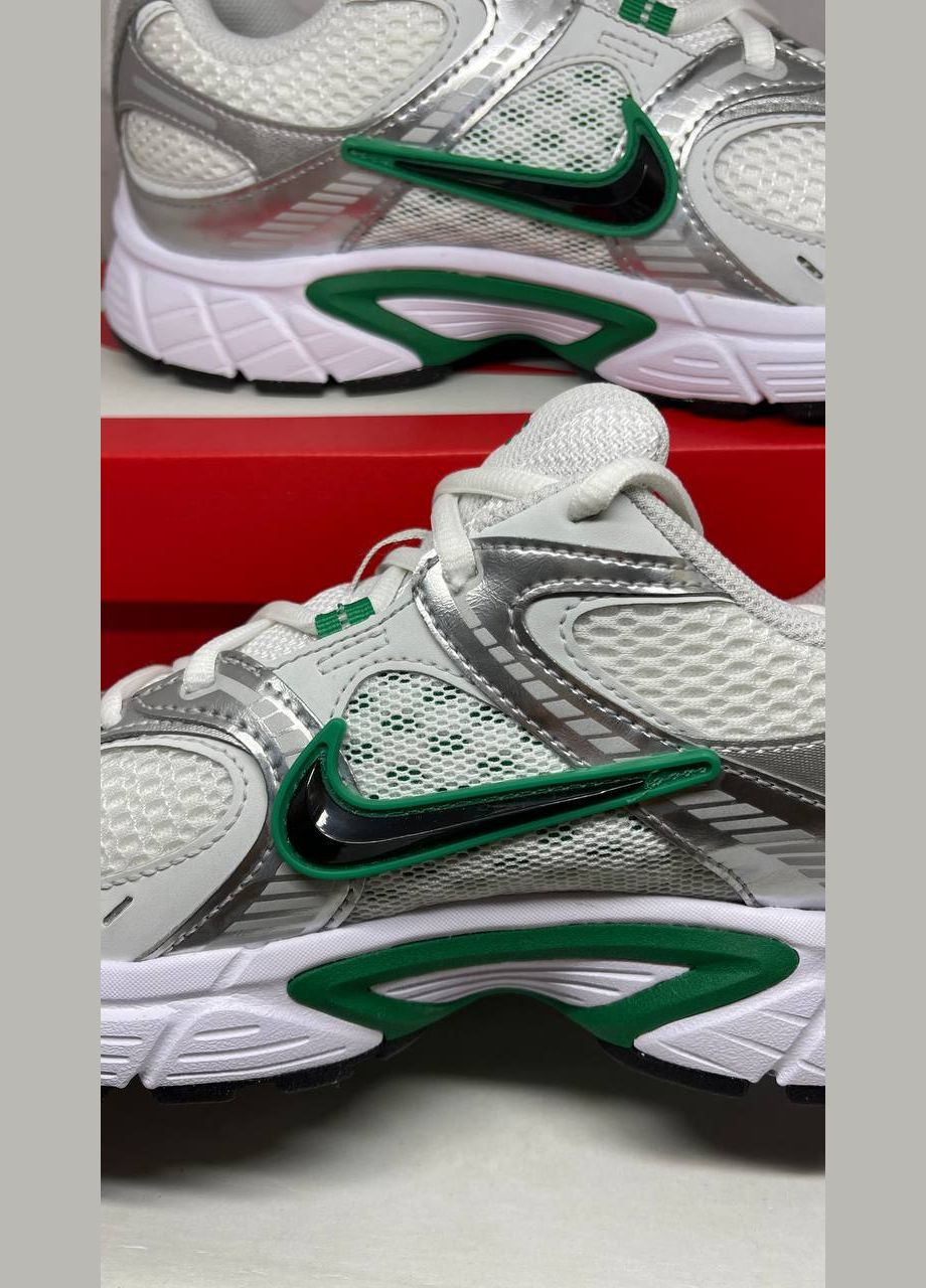 Білі кросівки чоловічі Nike V5 RNR