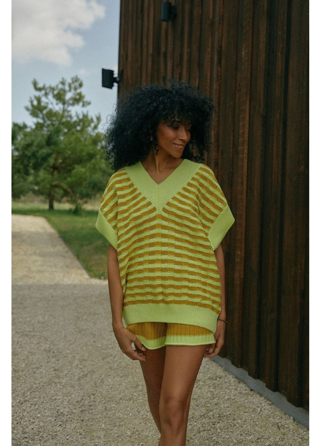 Жовтий комплект жилетка і шорти Sage