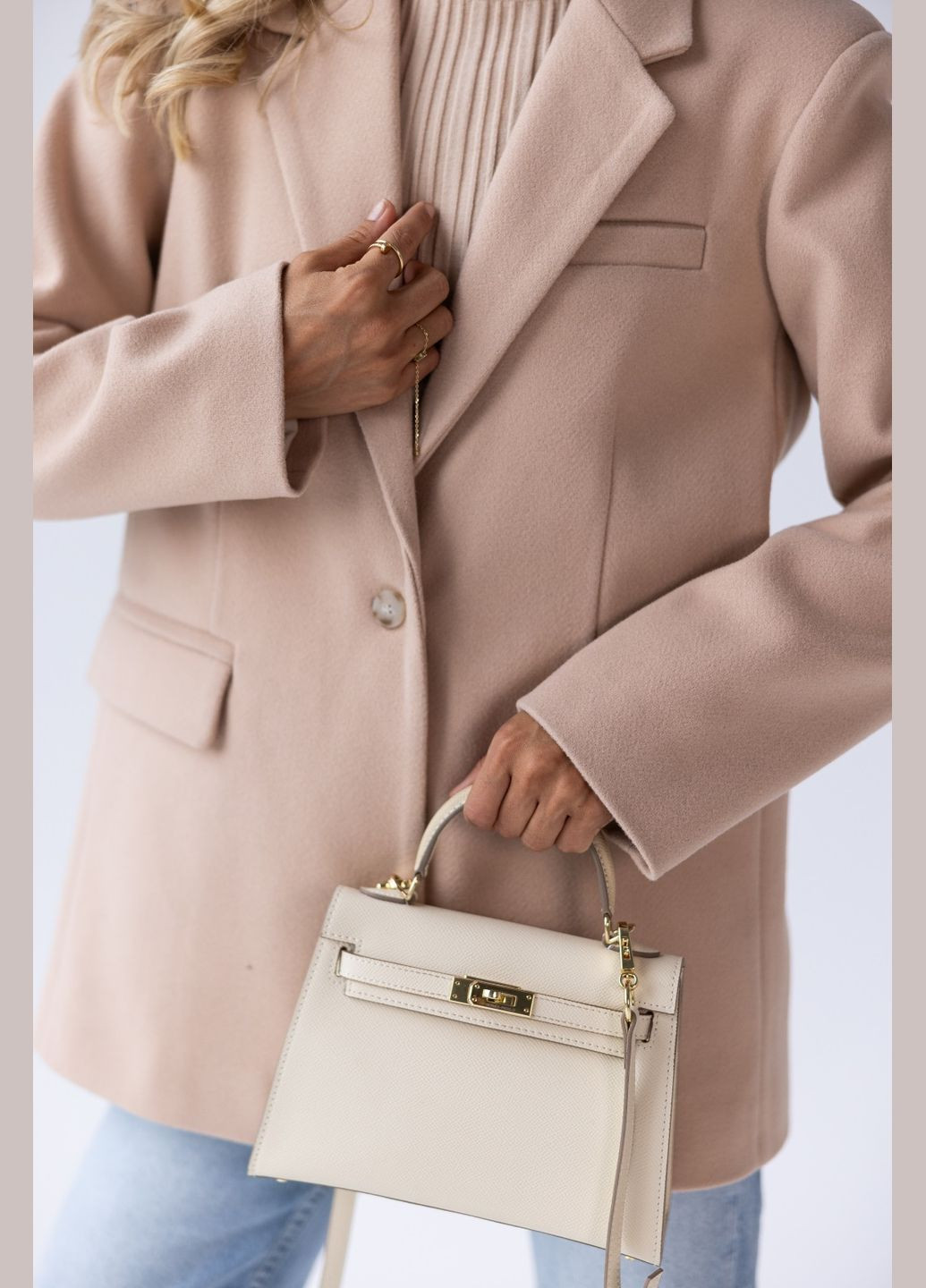 Бежевый женский пиджак Larionoff однотонный - демисезонный