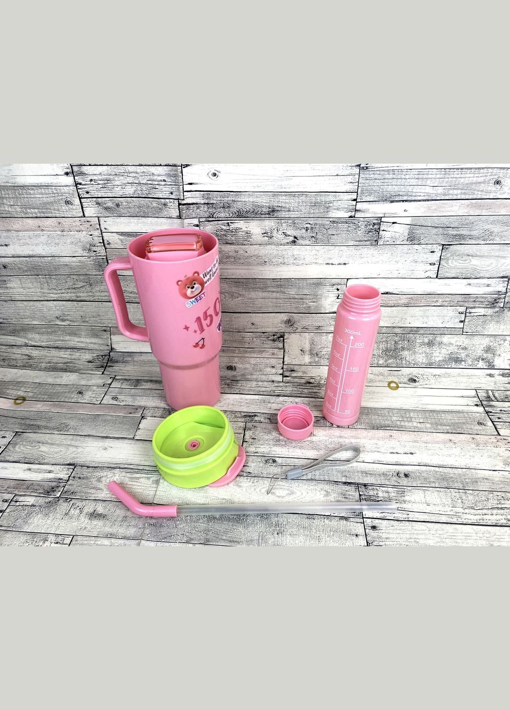 Велика кружка з ручкою та трубочкою + спортивна пляшка з трубочкою + пляшка з кришкою набір 3 в 1 рожеве з написами No Brand 3919 (314497206)