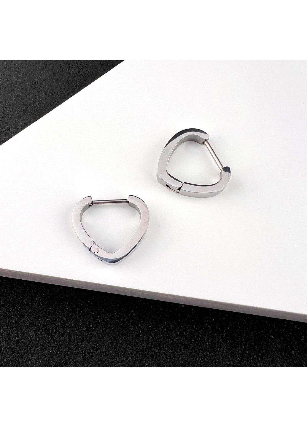 Сережки із медичної сталі у вигляді серця ES-316 No Brand (299330640)