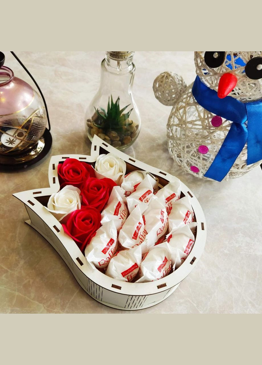 Подарунковий міні боксик із Raffaello і троянд для дівчини (ar3\1) No Brand (315888854)