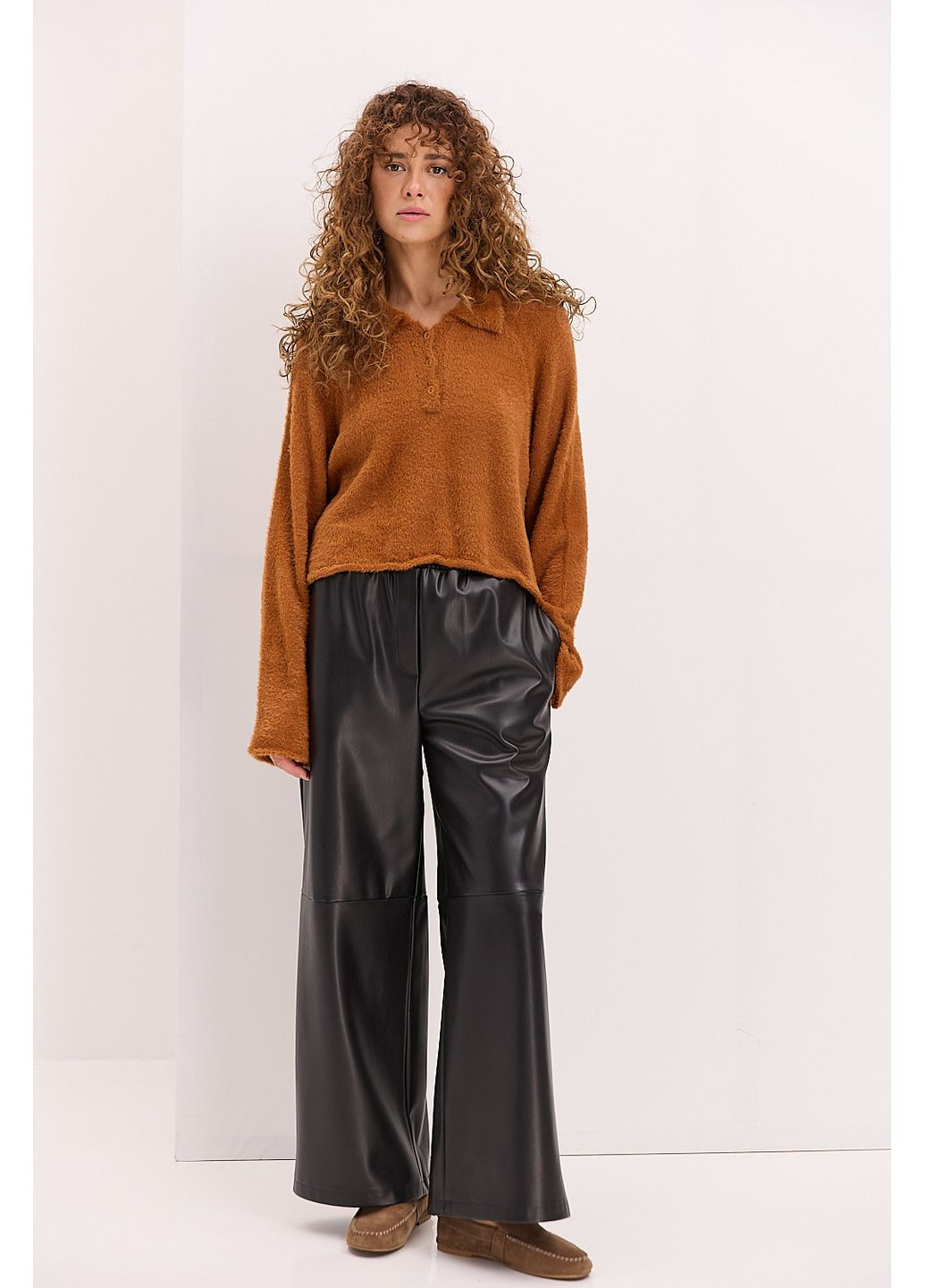 Женские брюки из экокожи с горизонтальными швами Arjen (358908335)