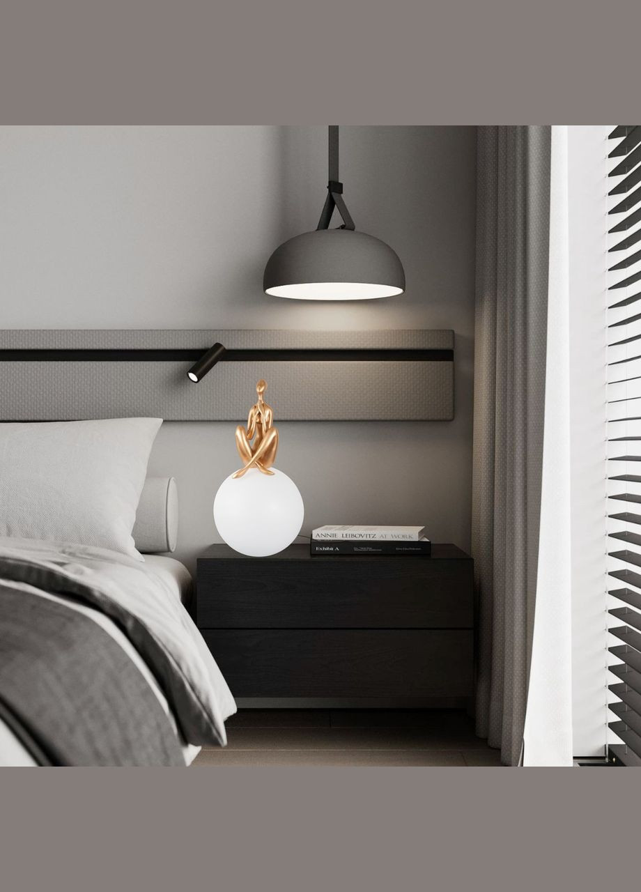 Настільна лампа/нічник з дівчиною на 30см кулі "Lady" (999-006 GD) No Brand (370069582)