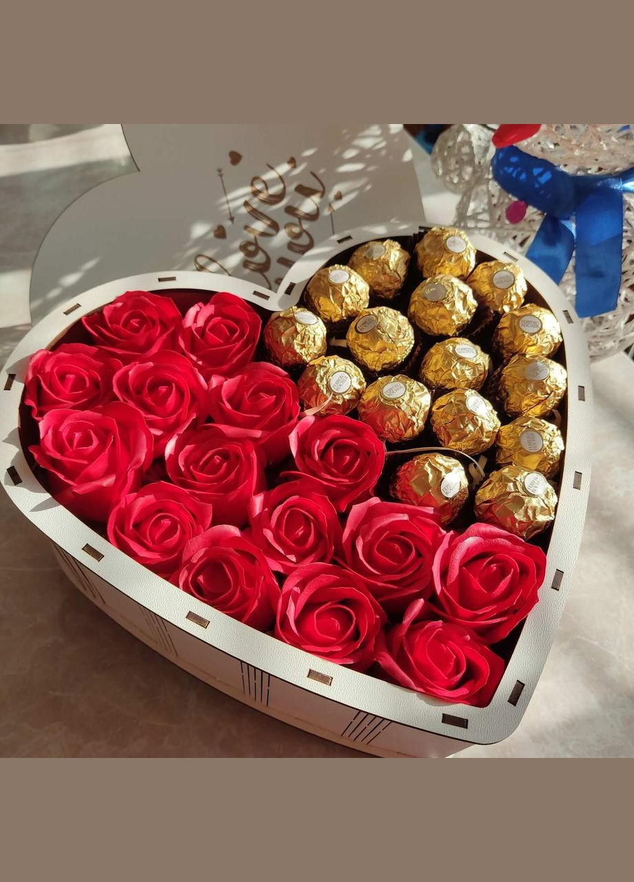 Подарочный бокс из конфет Ferrero и мыльных роз для девушки No Brand (315888861)