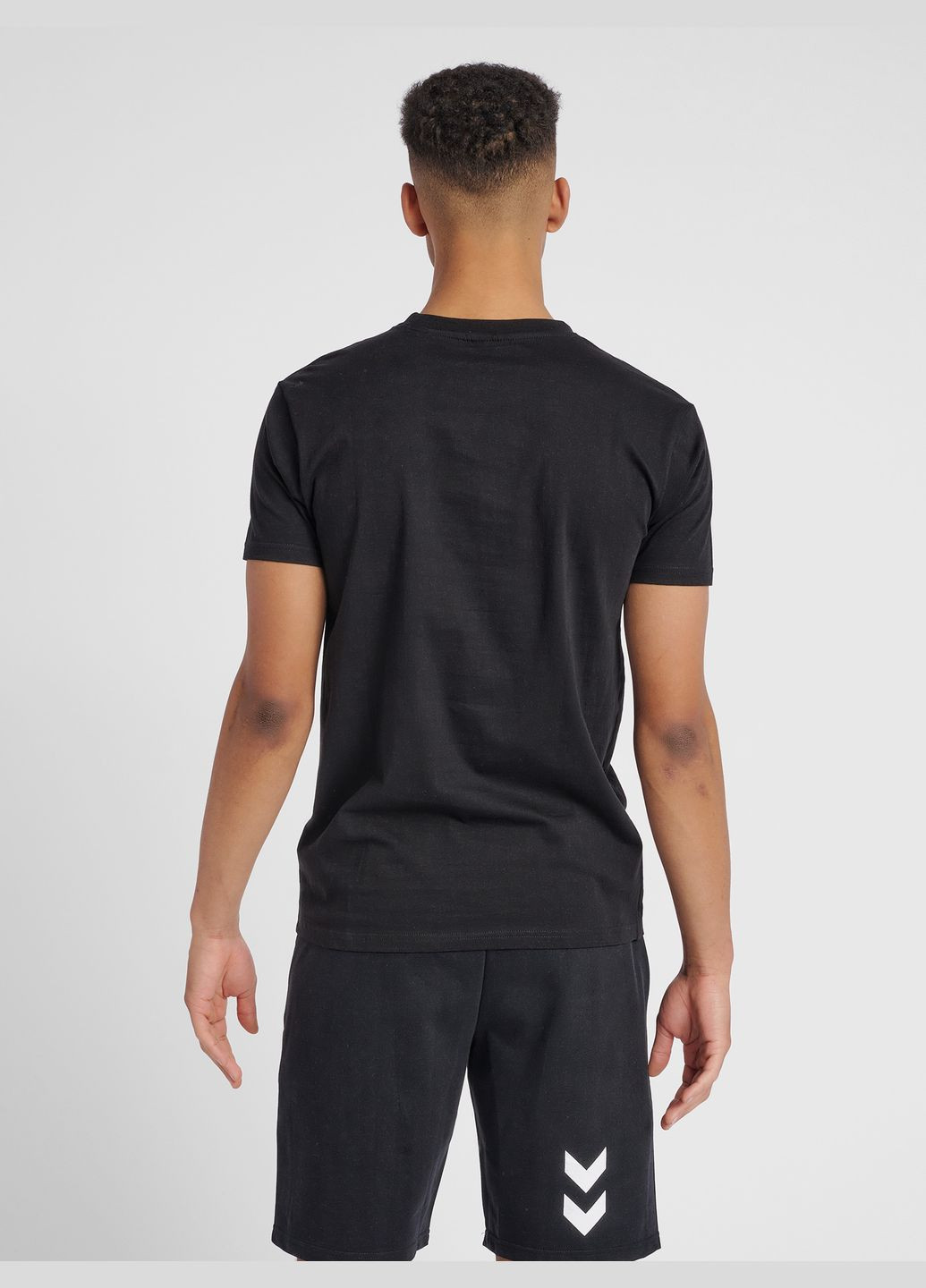 Чорна спортивна футболка Hummel