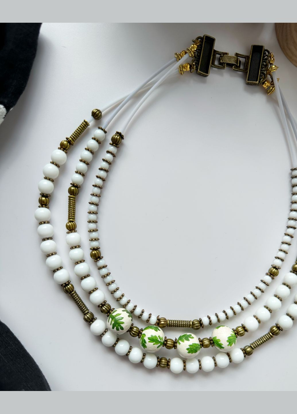 Трикаскадные бусы из глины с росписью и латунной фурнитурой No Brand (326601689)