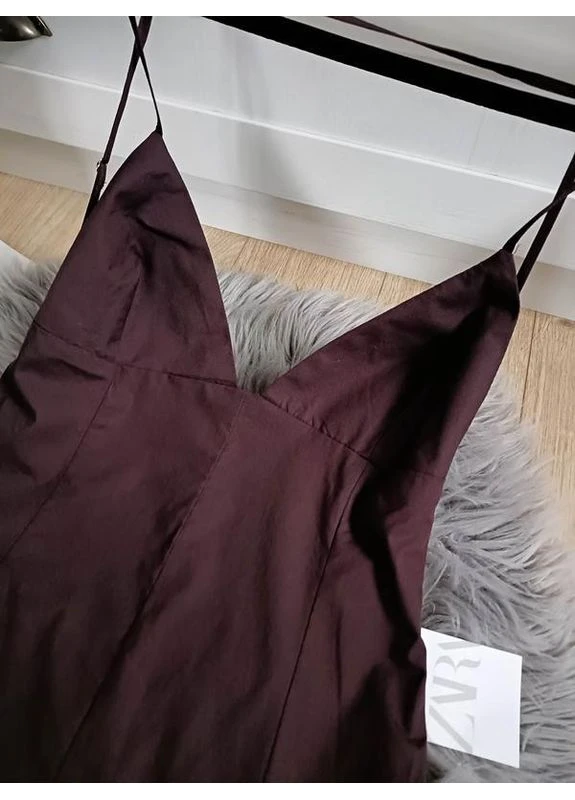 Коричневое объемное платье меди с открытой спиной Zara
