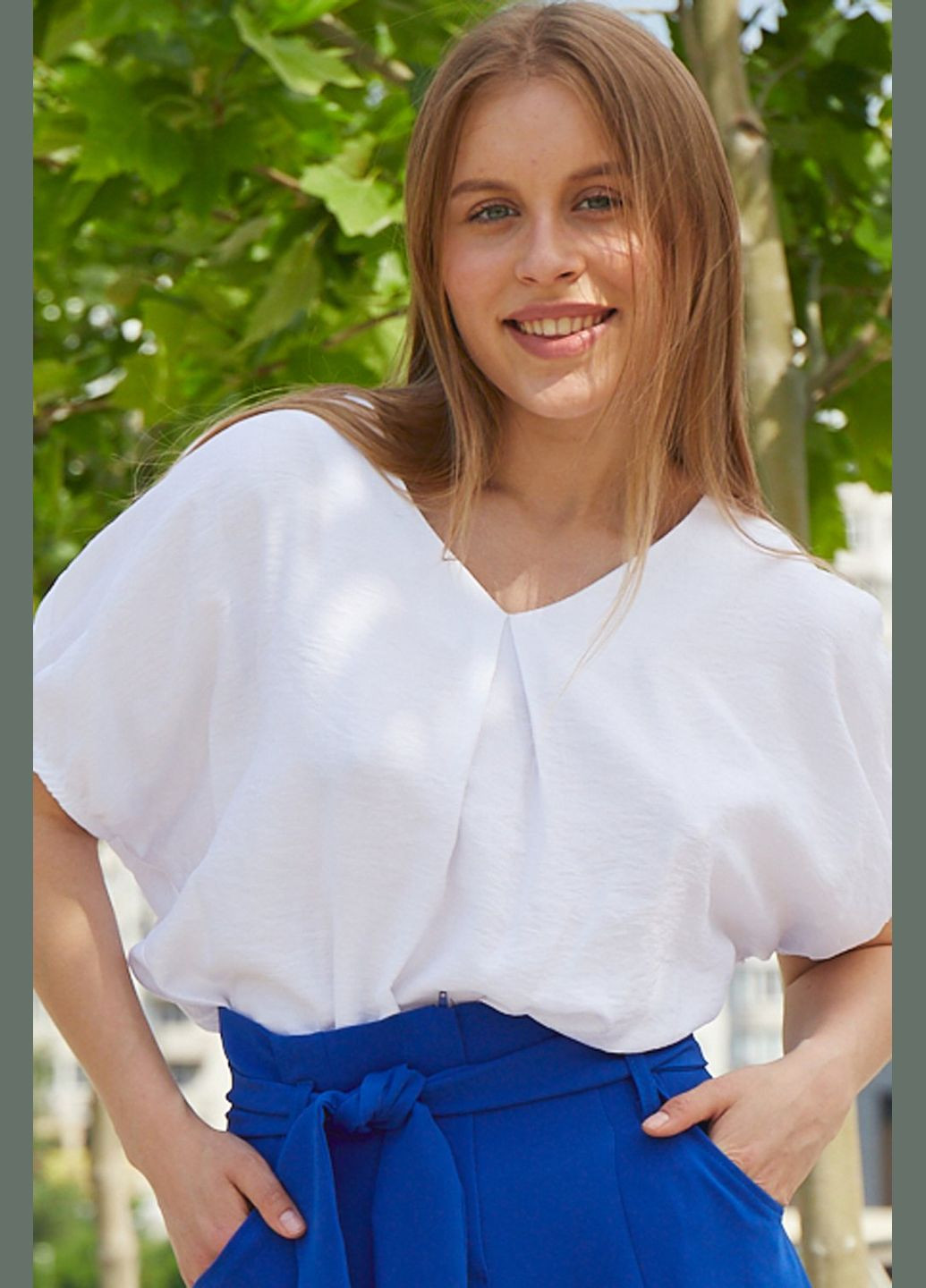 Белая женская блуза со складками и широкими рукавами (ll214810000) LadyLike