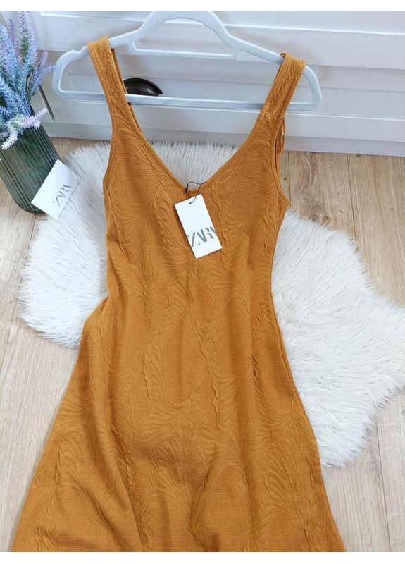 Оранжевое струящееся жаккардовое платье Zara