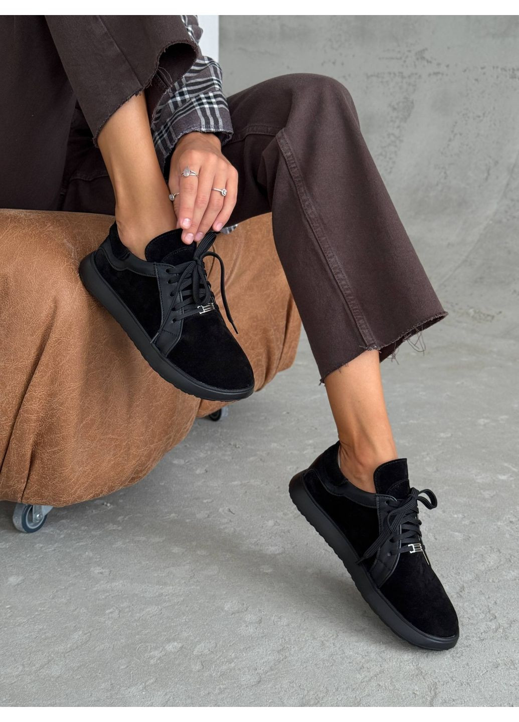 Чорні анатомічні замшеві кеди Helen