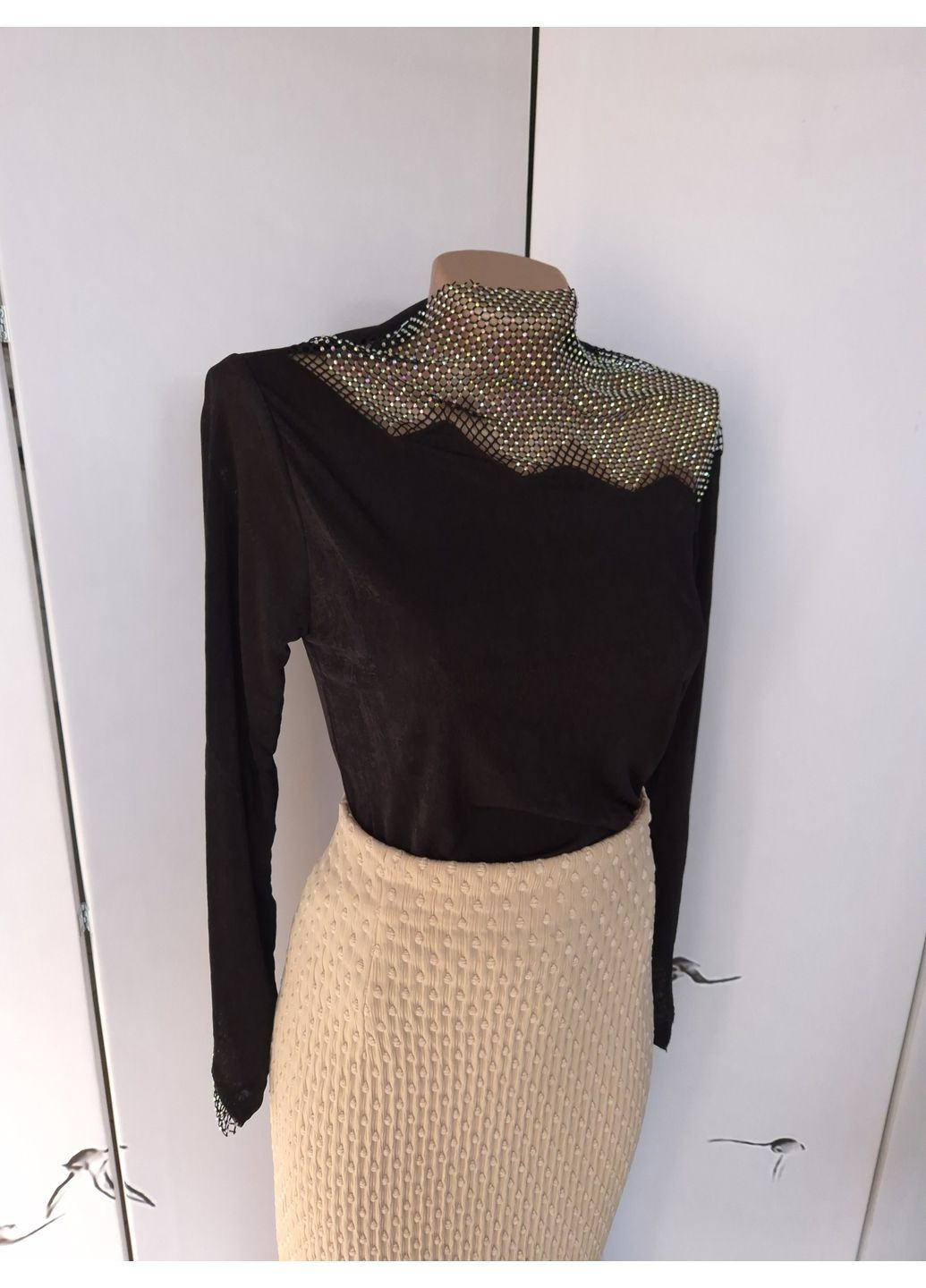 Чёрная гольф блузка с вставкой сетки с стразами стрейчевый G&N