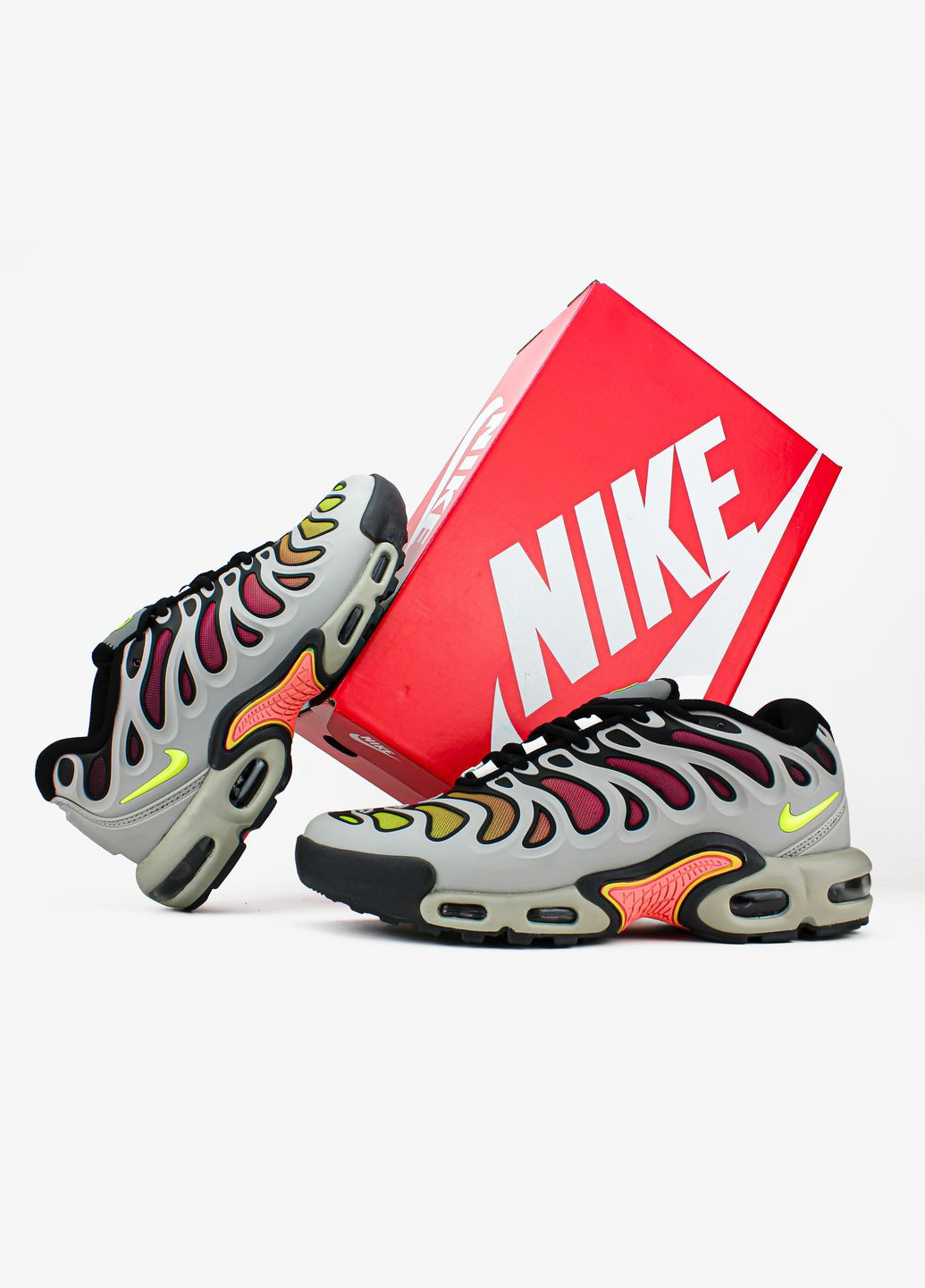Серебряные демисезонные кроссовки мужские nike air max tn plus drift light silver | найк аир макс тн плюс серебряные No Brand
