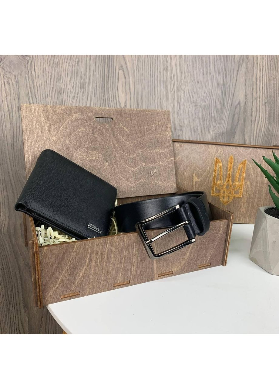 Чоловічий подарунковий набір шкіряний гаманець портмоне і пояс ремінь в чорний коробці. No Brand (351536568)