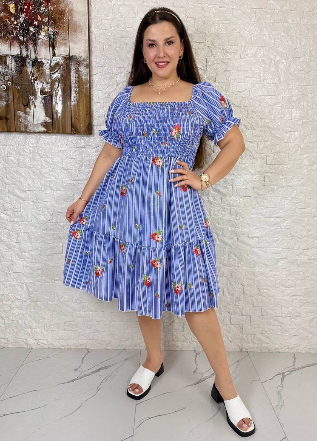 Голубое повседневный изысканное легкое летнее повседневное меди платье с короткими рукавами фонарик и воланом на юбке Tik-Tak с цветочным принтом