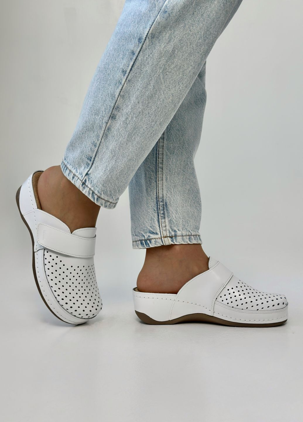 Белые сабо женское кожаное ортопедическое Leon