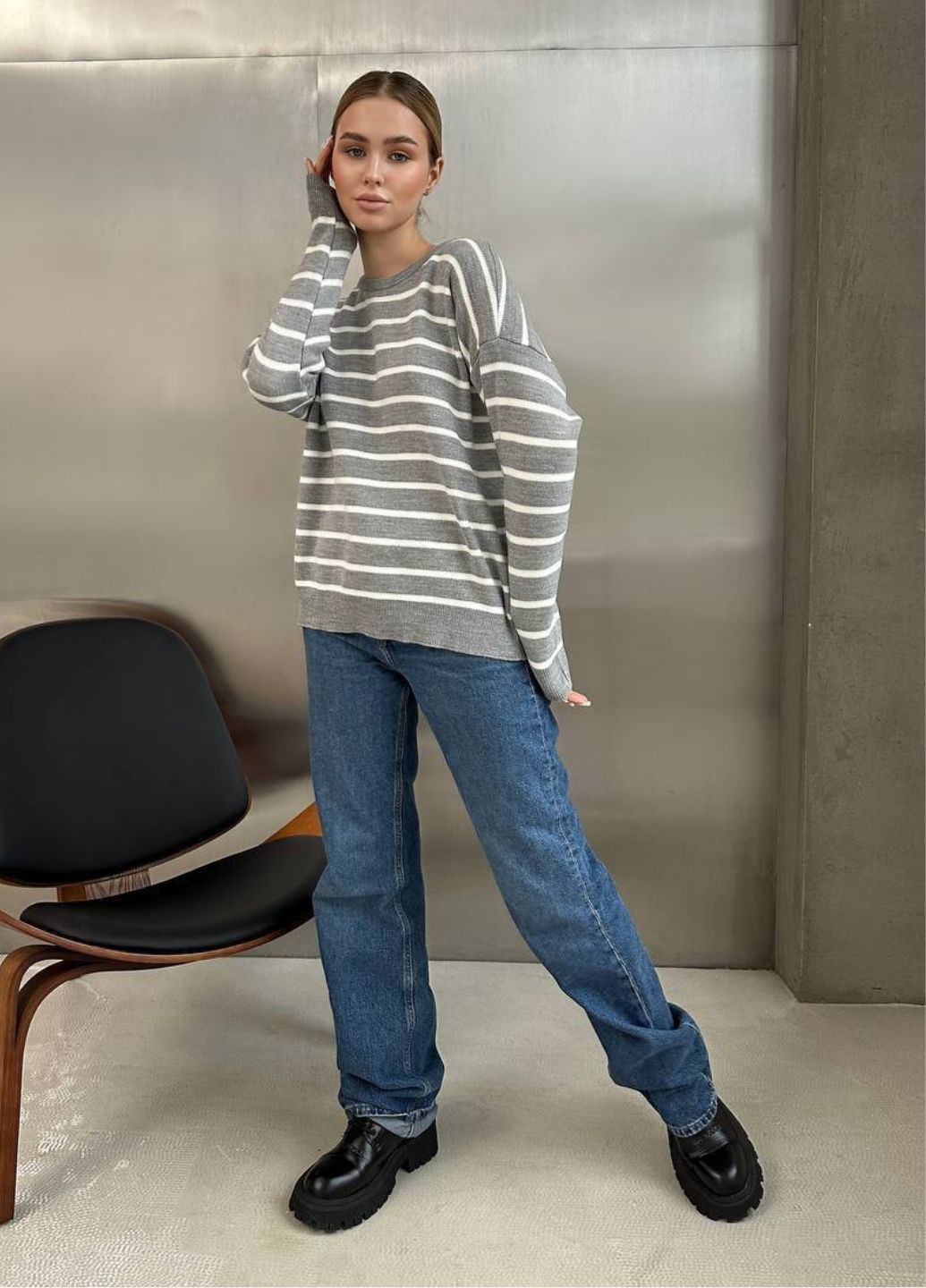 Серый демисезонный базовый свитер в полоску джемпер Україна