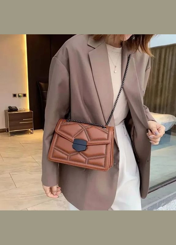 Жіноча класична сумка 631 крос-боді на товстій ланцюжку із заклепками на три відділи коричнева No Brand (313235642)