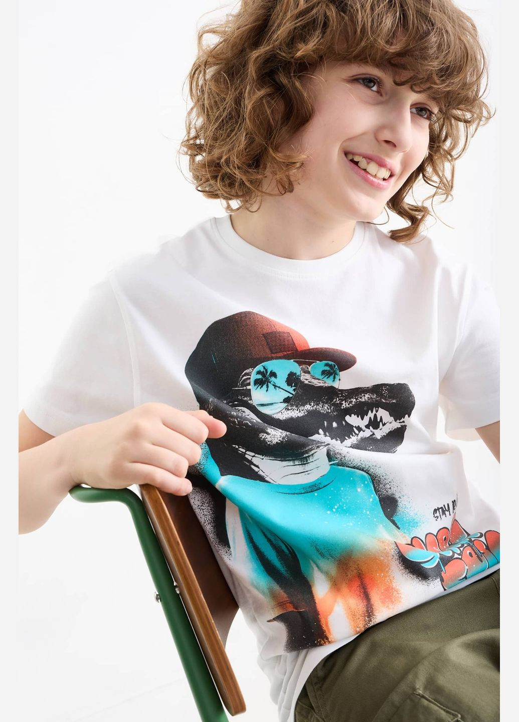 Белая летняя подростковая футболка для мальчика белая 2217920 C&A