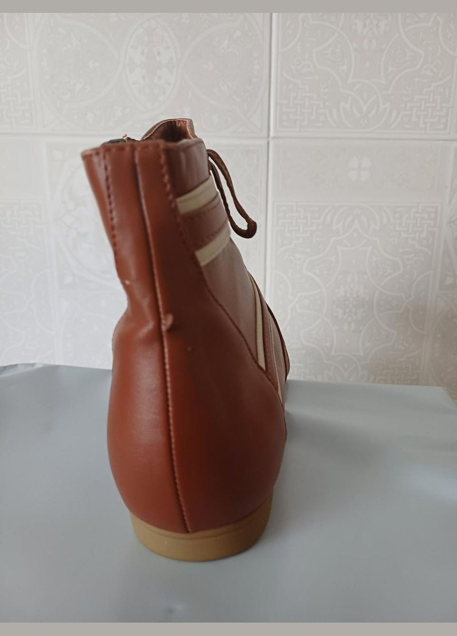 Бежеві жіночи черевики на шнурівці зі змійкою на низькому підборі No Brand (366704592)