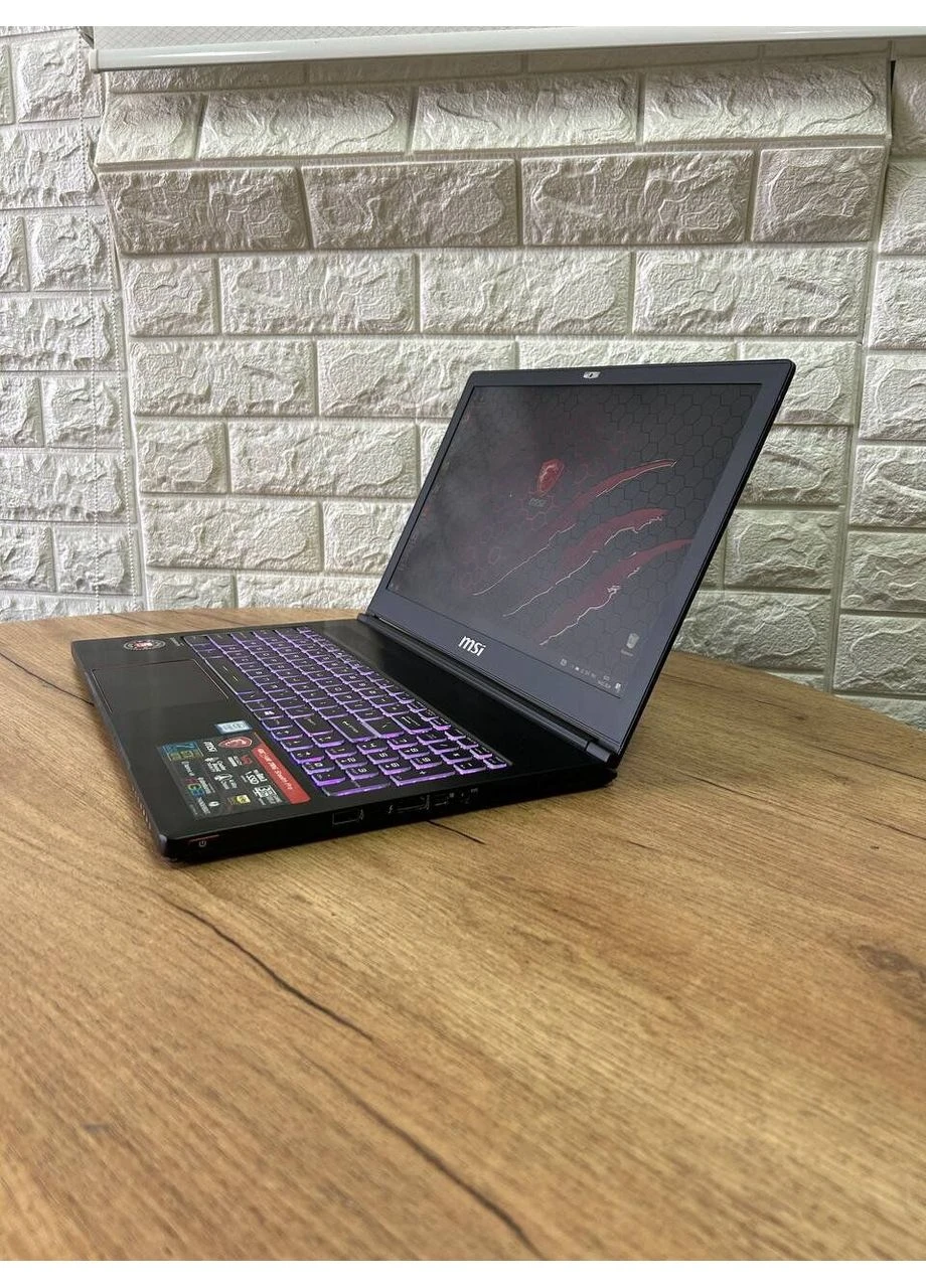 Игровой ноутбук Б-класс GS63VR 7RG Stealth Pro / 15.6" (1920x1080) IPS / intel Core i7-7700HQ (4 (8) ядра по 2.8 - 3.8 GHz) / 32 MSI (398129862)