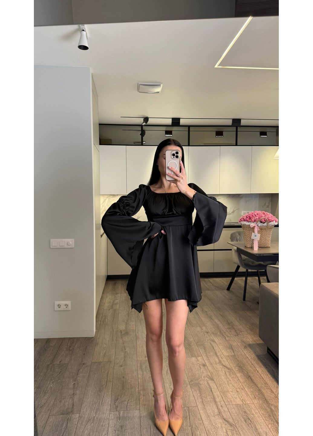 Черное кэжуал шелковое мини платье с пышной юбкой Adelante однотонное