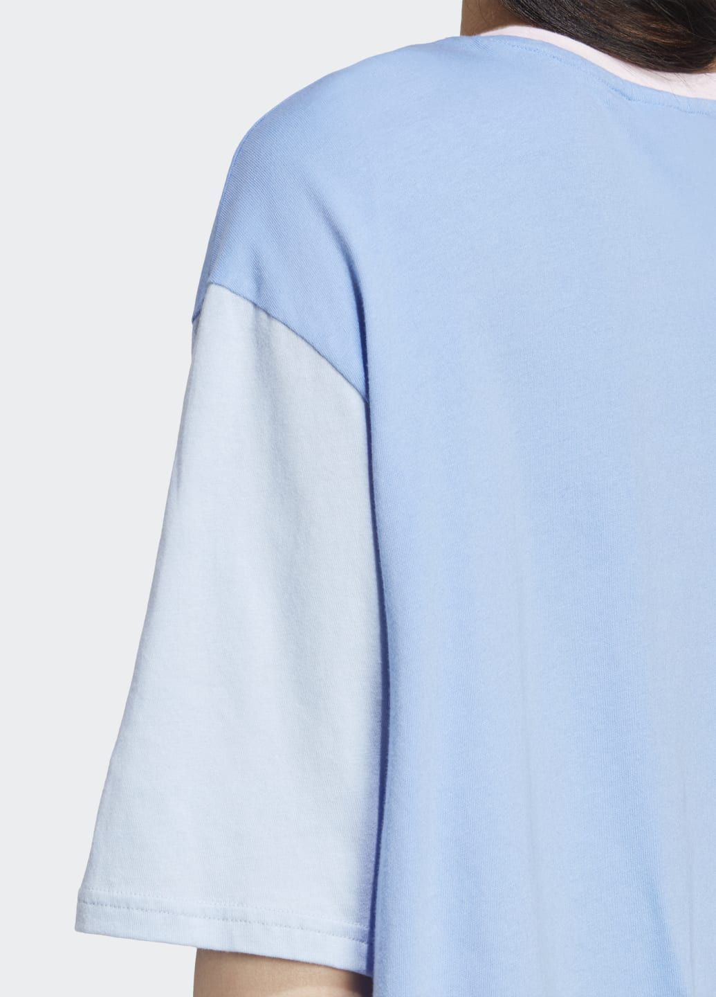 Синя всесезон футболка boyfriend essentials big logo adidas