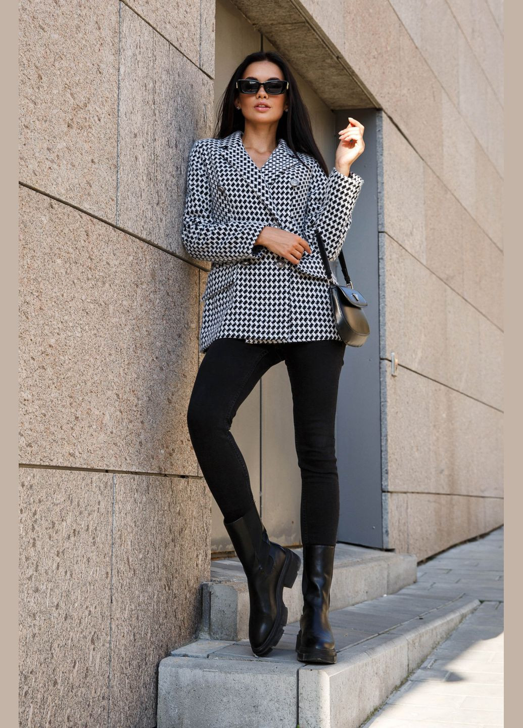 Черный женский пиджак на подкладке Liton с орнаментом - демисезонный