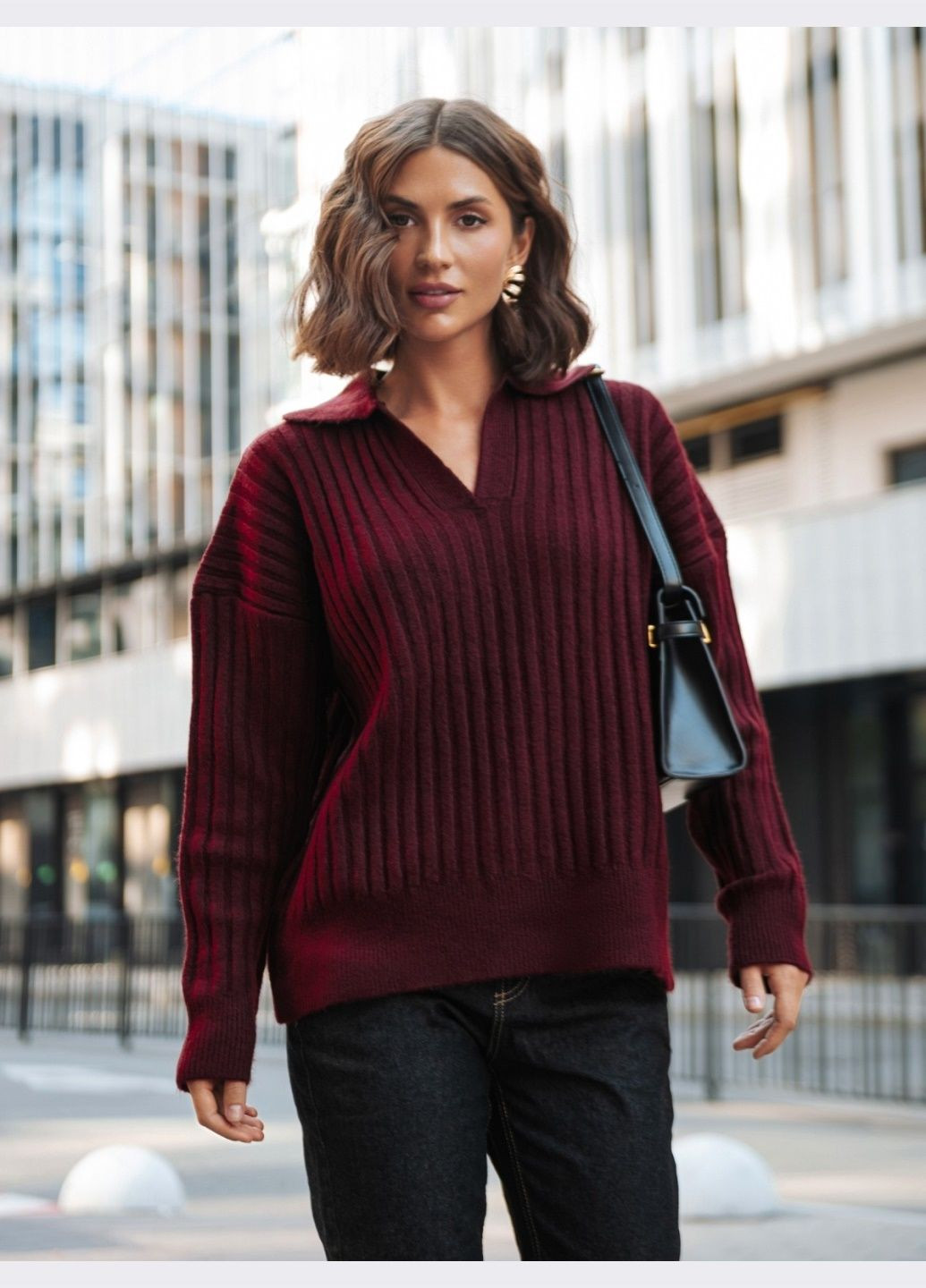 Бордовий демісезонний светр бордового кольору з коміром поло Dressa