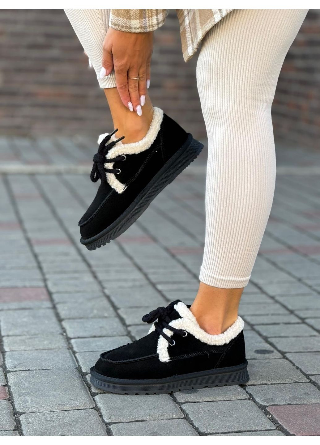 Зимние женские замшевые черные ботинки низкие на меху зимние теплые натуральная замша лоферы No Brand