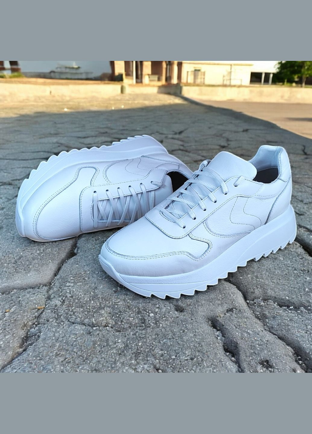 Стильні гламурні жіночі кросівки з натуральної шкіри білі на зручній платформі. No Brand білі всесезони (316258814)