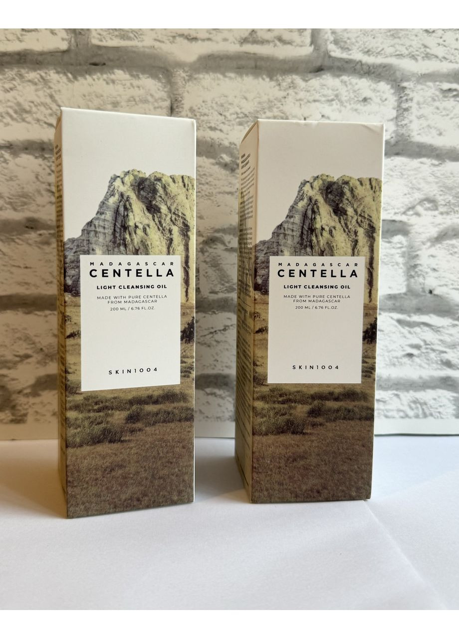 Гідрофільна олія з екстрактом центели Madagascar Centella Light Cleansing Oil, 200 мл SKIN1004 (369569515)