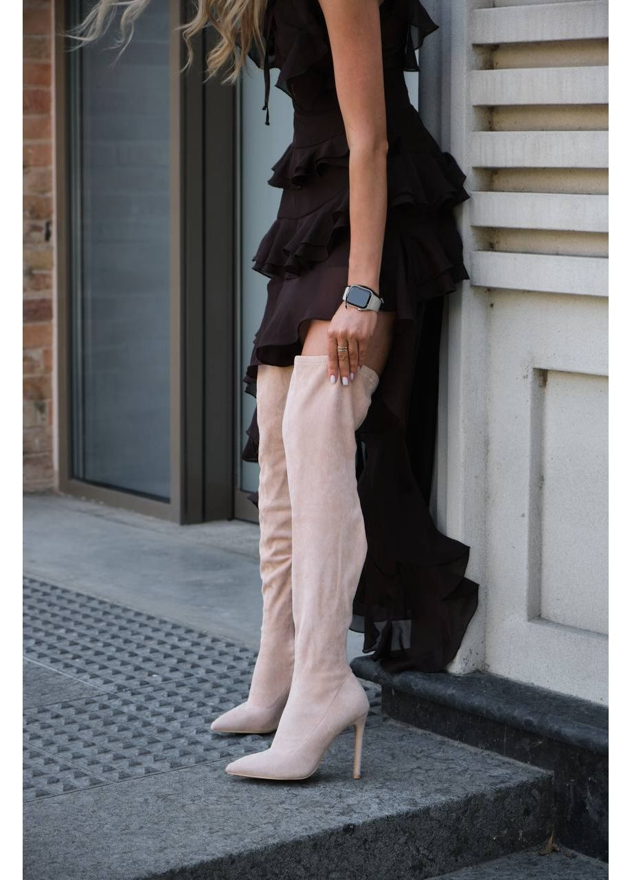 Бежевые осенние женские стильные трендовые ботфорты на шпильке бежевый замш. No Brand