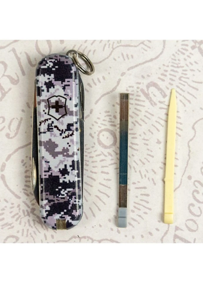 Складаний ніж CLASSIC SD ARMY Піксель синій 0.6223.3.W3942pw Victorinox (399522808)